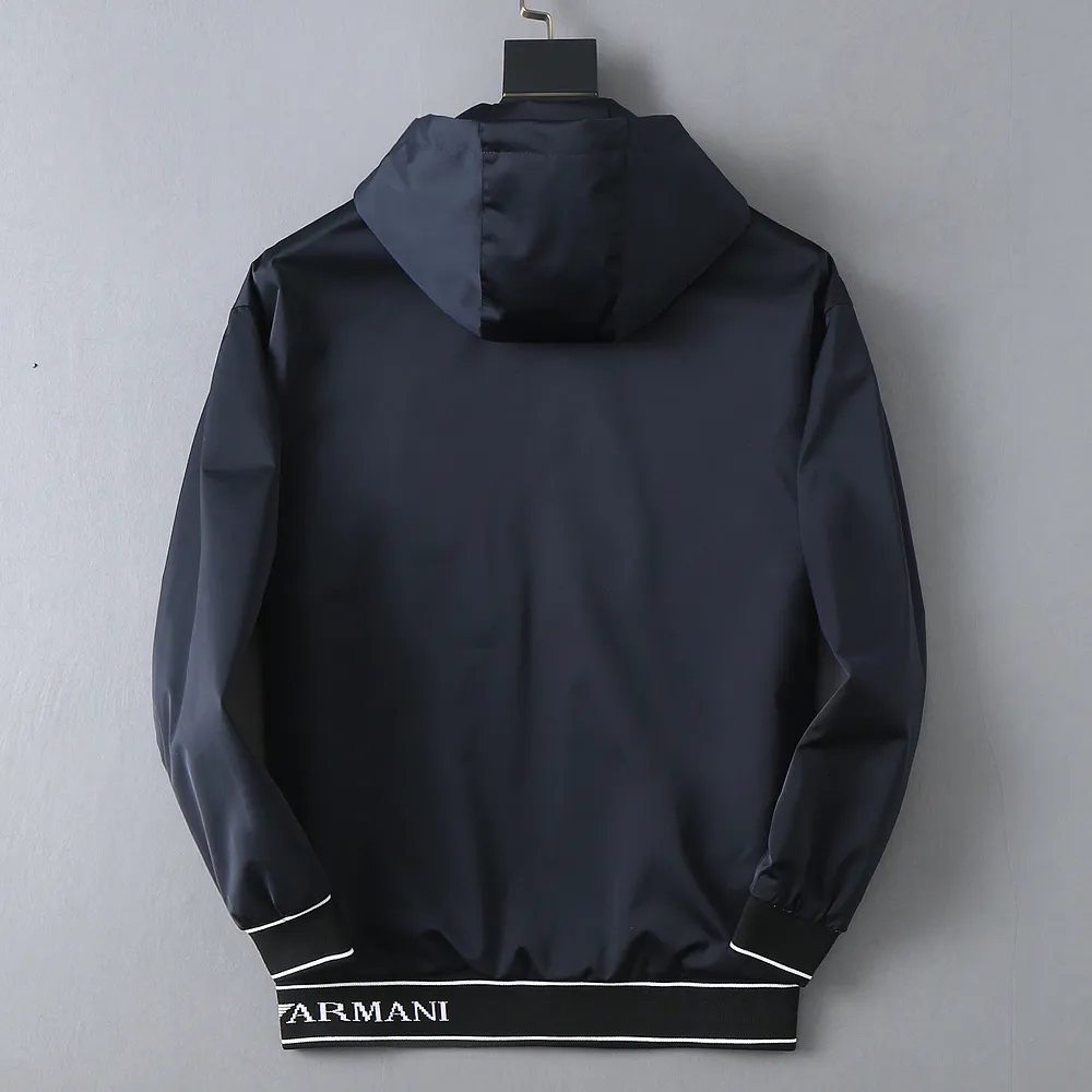 Armani official website Same Style, complete with three labels, on sale in advance. 2026 Autumn and Winter New Arrival men's jacket, Original with complete three labels, Premium version. Custom-made fabrics at the counter. Breathable, high comfort, impeccable details, brand element design concept, reflecting high quality. It feels delicate and soft, presents a casual cut, and has a great upper body shape. Sizes: M～3XL,